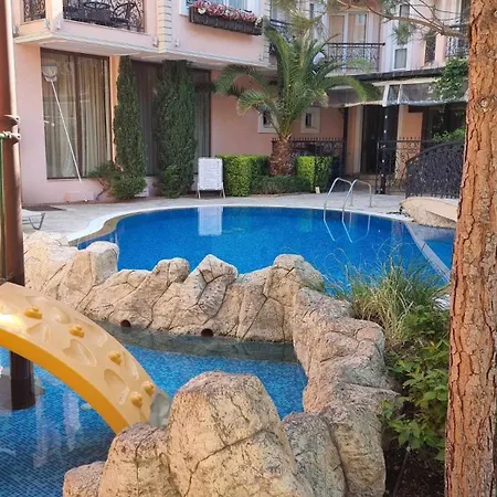 A Wonderful Vacation ساني بيتش